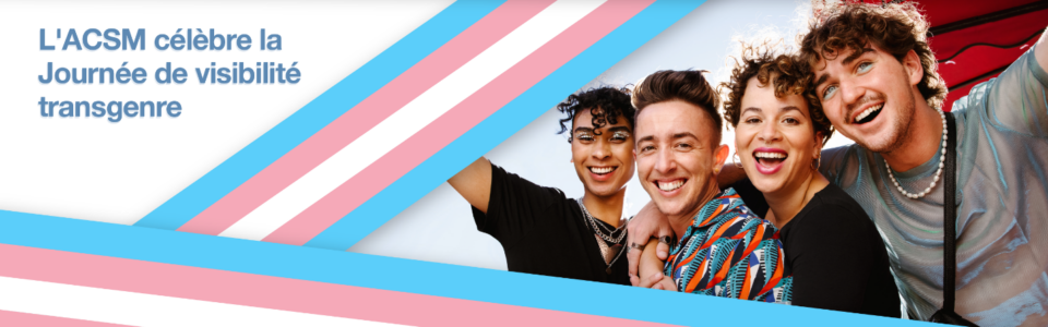 L'ACSM célèbre la journée de la visibilité des transgenres - des lignes roses et bleu ciel sillonnent un groupe de jeunes gens joyeux.